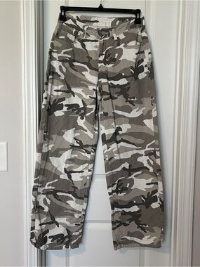 Shien-  Beige & White Camo Pants
Size 27